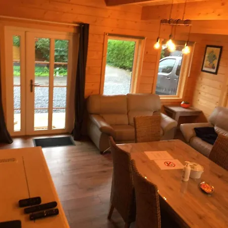 Le Bain De La Lesse Chalet *