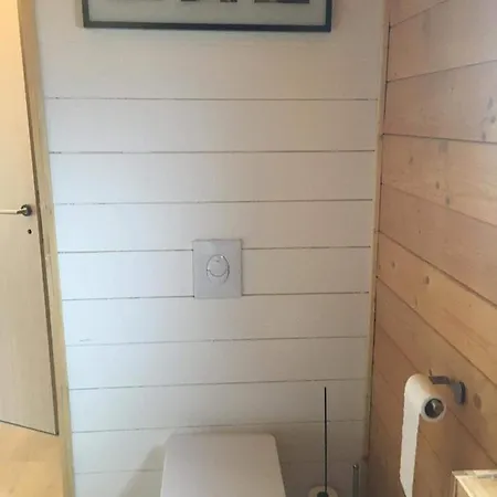 Le Bain De La Lesse *