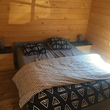 Le Bain De La Lesse *